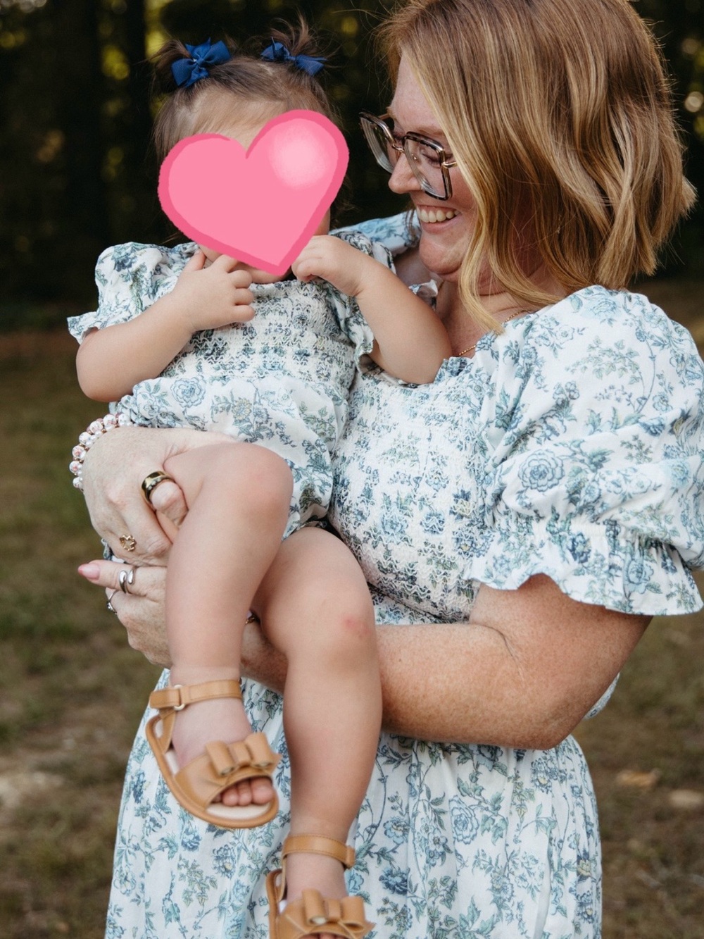 Mommy & Me Ivy City Co White and Blue Floral Midi Dress - Picture 4 of 6
